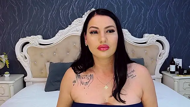 Snapshot of Lauren_Saint chatting on 11.11.25 Lauren Saint online show from 11.11.25