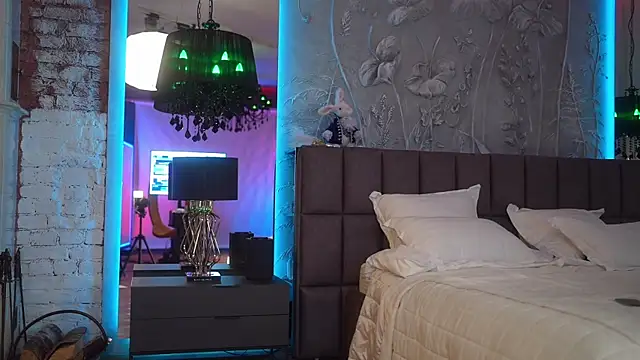 eva fashionista online show from 04.17.26