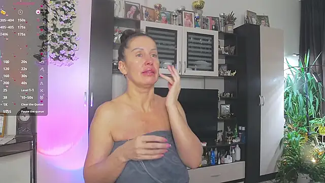 Snapshot of SheilaRyan chatting on 01.19.26 SheilaRyan online show from 01.19.26