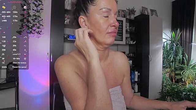 Snapshot of SheilaRyan chatting on 03.02.26 SheilaRyan online show from 03.02.26