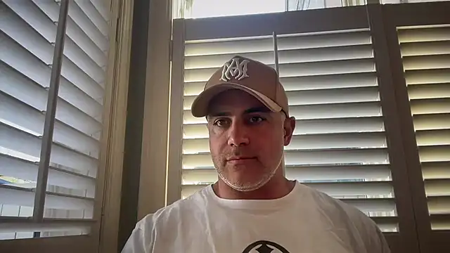 Snapshot of Bad_daddy21 chatting on 10.20.25 Bad daddy21 online show from 10.20.25