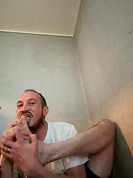 Snapshot of Denislamalice34 chatting on 11.26.25 Denislamalice34 online show from 11.26.25