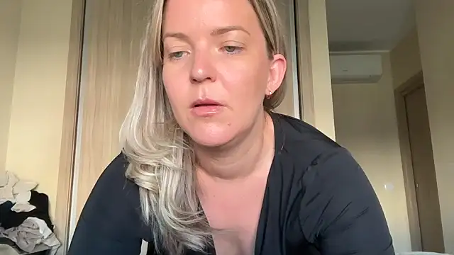 naughtyhollyxxxx online show from 09.15.25