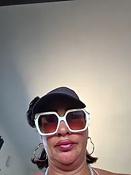 Snapshot of TheGoddessBianca chatting on 04.21.26 TheGoddessBianca online show from 04.21.26