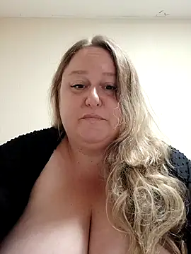 Snapshot of blissful_vixen chatting on 10.08.25 blissful vixen online show from 10.08.25