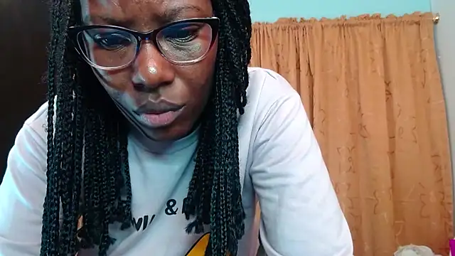 Snapshot of Sara_Marks chatting on 03.10.26 Sara Marks online show from 03.10.26