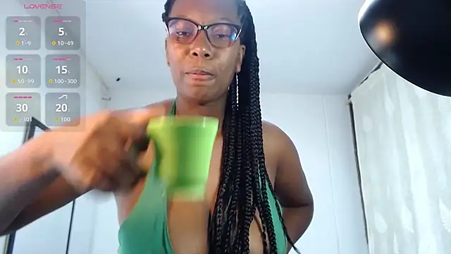 Snapshot of Sara_Marks chatting on 04.13.26 Sara Marks online show from 04.13.26