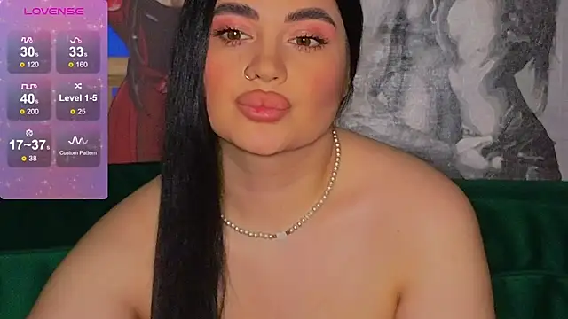 Snapshot of Nikki_Kardashian chatting on 12.09.24 Nikki Kardashian online show from 12.09.24