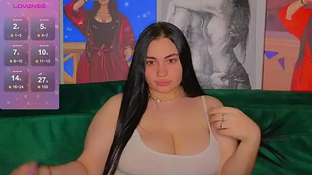 Snapshot of Nikki_Kardashian chatting on 12.12.24 Nikki Kardashian online show from 12.12.24