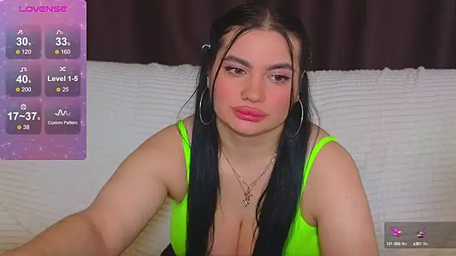 Snapshot of Nikki_Kardashian chatting on 01.30.25 Nikki Kardashian online show from 01.30.25