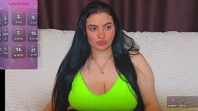 Snapshot of Nikki_Kardashian chatting on 02.07.25 Nikki Kardashian online show from 02.07.25