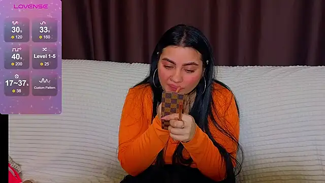 Snapshot of Nikki_Kardashian chatting on 02.11.25 Nikki Kardashian online show from 02.11.25