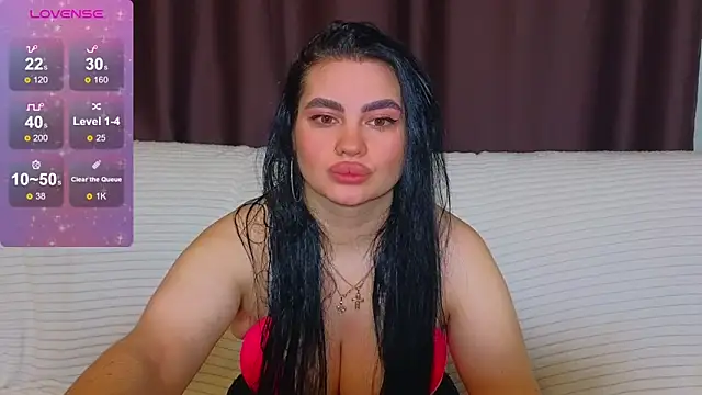 Snapshot of Nikki_Kardashian chatting on 03.04.25 Nikki Kardashian online show from 03.04.25