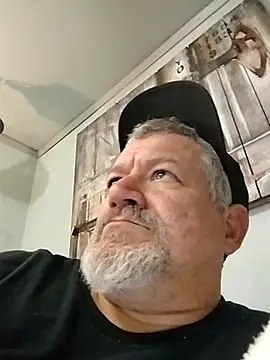 Snapshot of bigdoog8 chatting on 04.19.26 bigdoog8 online show from 04.19.26