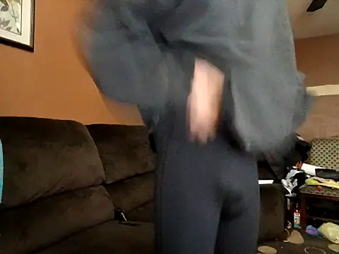 Snapshot of Hugebwc102 chatting on 12.20.24 Hugebwc102 online show from 12.20.24