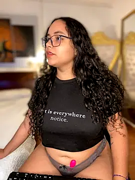 CurlyGirl 1 online show from 12.04.24