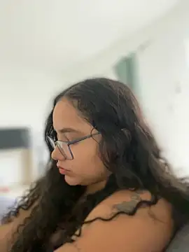 CurlyGirl 1 online show from 12.13.24