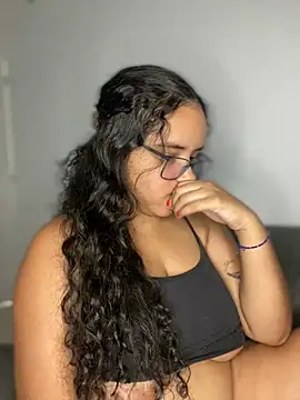 CurlyGirl 1 online show from 12.13.24