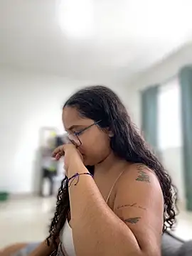 CurlyGirl 1 online show from 12.14.24