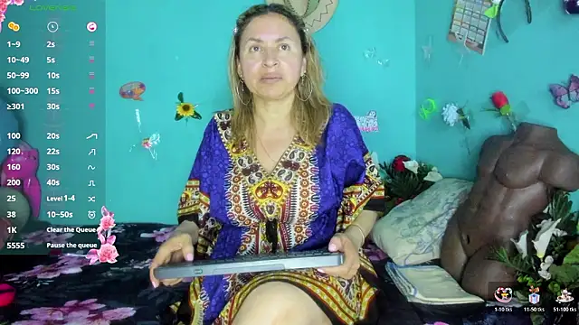 Snapshot of SheraHadee chatting on 02.18.26 SheraHadee online show from 02.18.26
