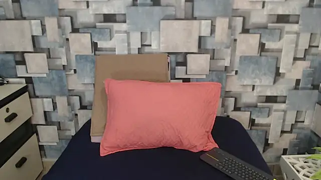 Snapshot of angel_dthroatt chatting on 12.04.25 angel dthroatt online show from 12.04.25