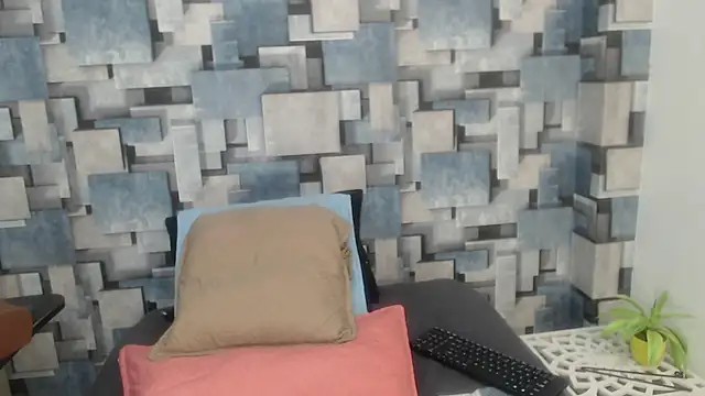 Snapshot of angel_dthroatt chatting on 01.15.26 angel dthroatt online show from 01.15.26