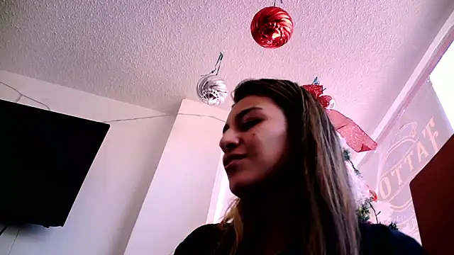 Snapshot of Daniela_CameloSQ chatting on 12.08.24 Daniela CameloSQ online show from 12.08.24