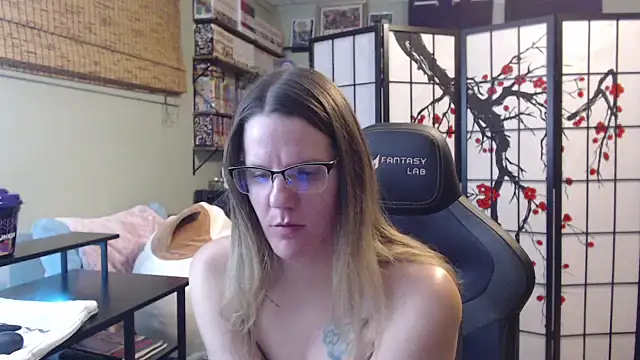 Sarahtineke online show from 02.10.26