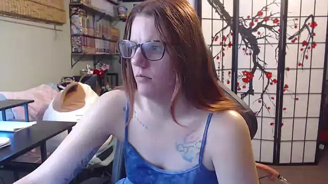 Snapshot of Sarahtineke chatting on 05.04.26 Sarahtineke online show from 05.04.26
