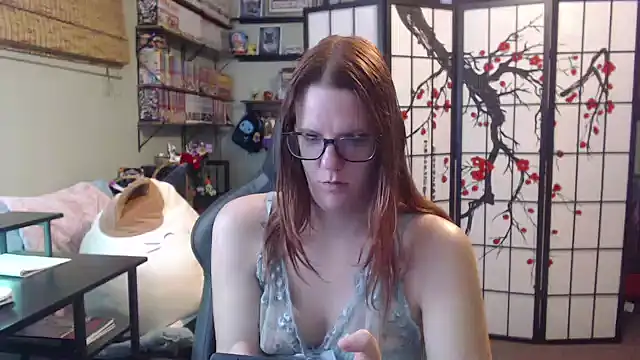 Snapshot of Sarahtineke chatting on 05.05.26 Sarahtineke online show from 05.05.26