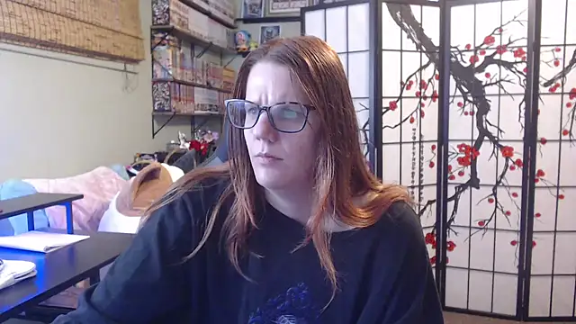 Snapshot of Sarahtineke chatting on 05.06.26 Sarahtineke online show from 05.06.26