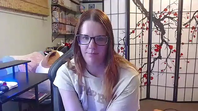 Snapshot of Sarahtineke chatting on 05.18.26 Sarahtineke online show from 05.18.26