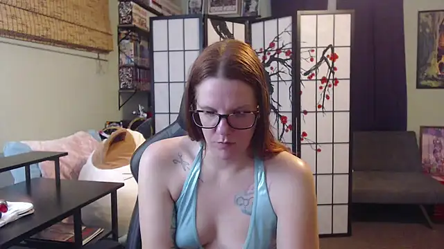 Snapshot of Sarahtineke chatting on 05.19.26 Sarahtineke online show from 05.19.26