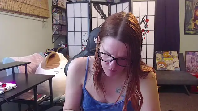 Snapshot of Sarahtineke chatting on 05.27.26 Sarahtineke online show from 05.27.26