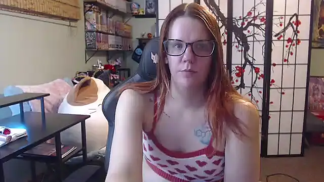 Snapshot of Sarahtineke chatting on 05.28.26 Sarahtineke online show from 05.28.26