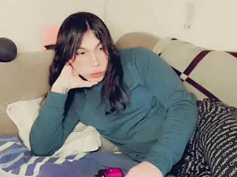 Snapshot of evelyntvsexy chatting on 01.14.25 evelyntvsexy online show from 01.14.25