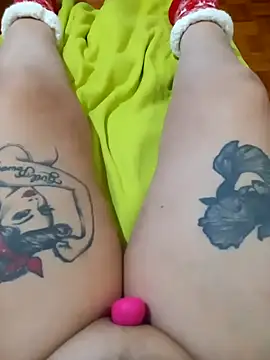 Snapshot of Hotsereia chatting on 12.15.24 Hotsereia online show from 12.15.24