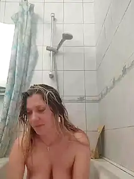 Snapshot of LeraSweet chatting on 12.21.24 LeraSweet online show from 12.21.24