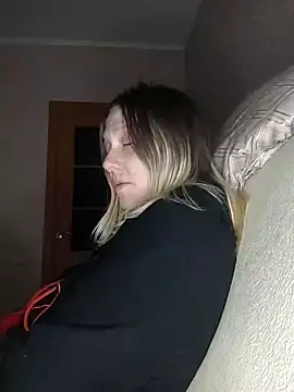 Snapshot of LeraSweet chatting on 12.28.24 LeraSweet online show from 12.28.24