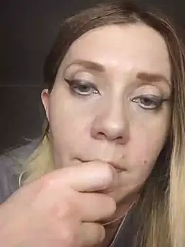 Snapshot of LeraSweet chatting on 12.31.24 LeraSweet online show from 12.31.24