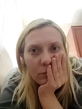 Snapshot of LeraSweet chatting on 10.05.25 LeraSweet online show from 10.05.25