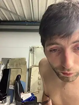 Snapshot of GuillaumebeauZizi chatting on 02.12.26 GuillaumebeauZizi online show from 02.12.26