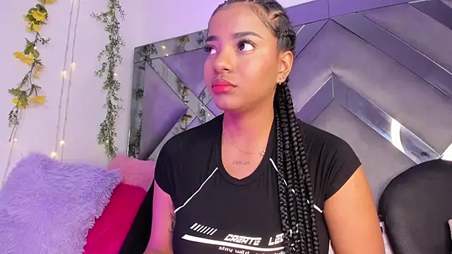Snapshot of Iris_hott1 chatting on 01.15.25 Iris hott1 online show from 01.15.25