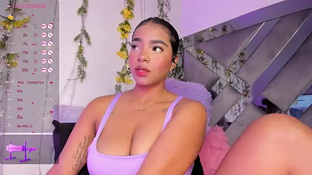 Snapshot of Iris_hott1 chatting on 02.11.25 Iris hott1 online show from 02.11.25