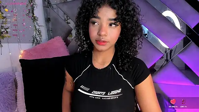 Snapshot of Iris_hott1 chatting on 02.22.25 Iris hott1 online show from 02.22.25