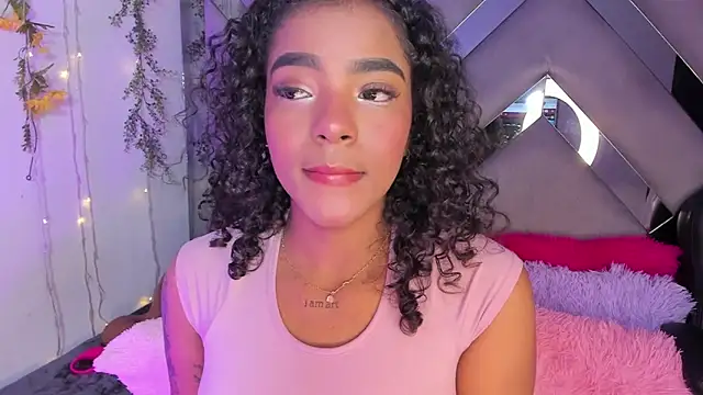 Snapshot of Iris_hott1 chatting on 03.18.25 Iris hott1 online show from 03.18.25