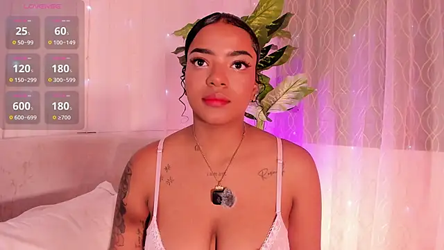 Snapshot of Iris_hott1 chatting on 10.15.25 Iris hott1 online show from 10.15.25