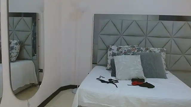 Snapshot of genesis_moretz chatting on 03.01.26 genesis moretz online show from 03.01.26