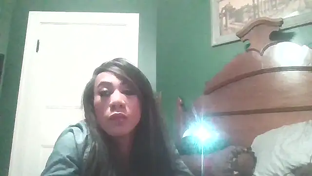 Snapshot of CaramelDipper chatting on 12.17.24 CaramelDipper online show from 12.17.24