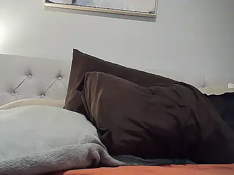 Snapshot of CaramelDipper chatting on 02.06.25 CaramelDipper online show from 02.06.25